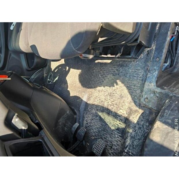 2023 Iveco 35S14N-48278471