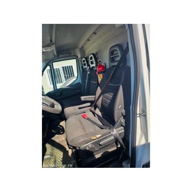 2023 Iveco 35S14N-48278586