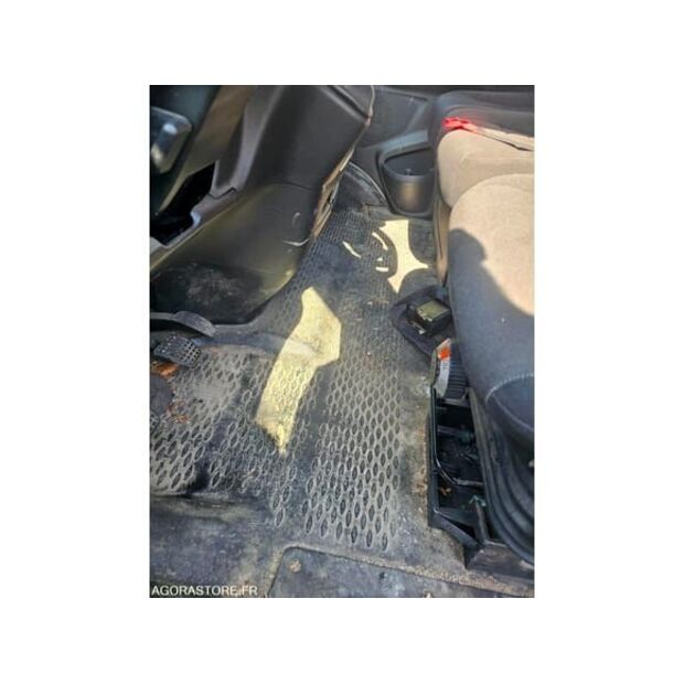 2023 Iveco 35S14N-48278592