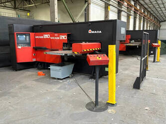 صورة ل متنوع 1993 Amada Arcade 210 CNC