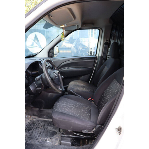 2015 Opel Combo van-48282552