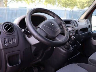 2014-renault-master-1469654-48282596