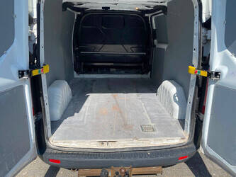 2015-ford-transit-1469659-48282802