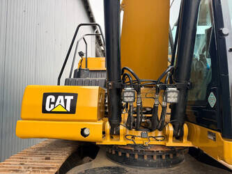 2018-caterpillar-323-07a-1469711-48284224