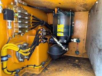 2014-liebherr-r922slc-1469728-48284937
