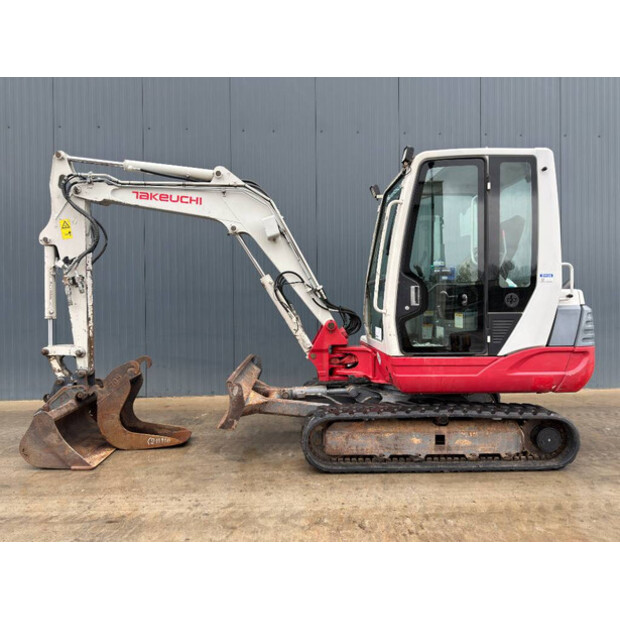 2010 TAKEUCHI TB235-48285675