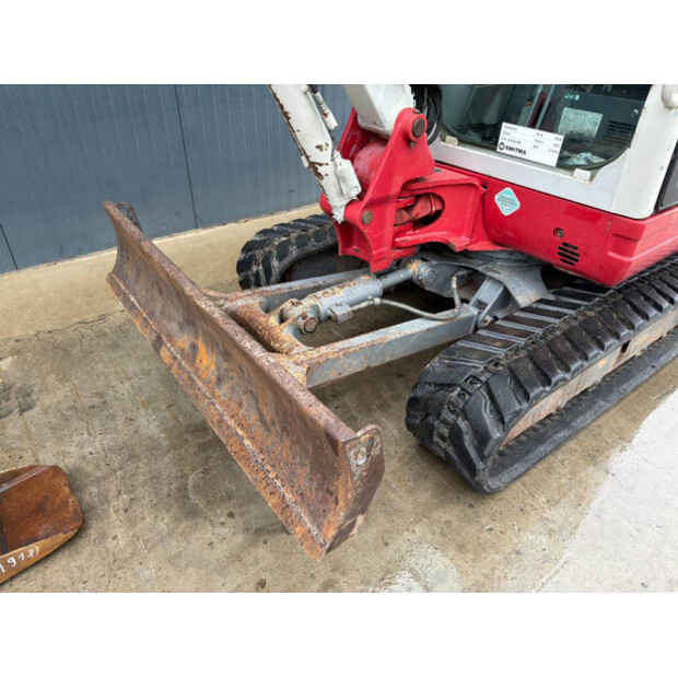 2010 TAKEUCHI TB235-48285679