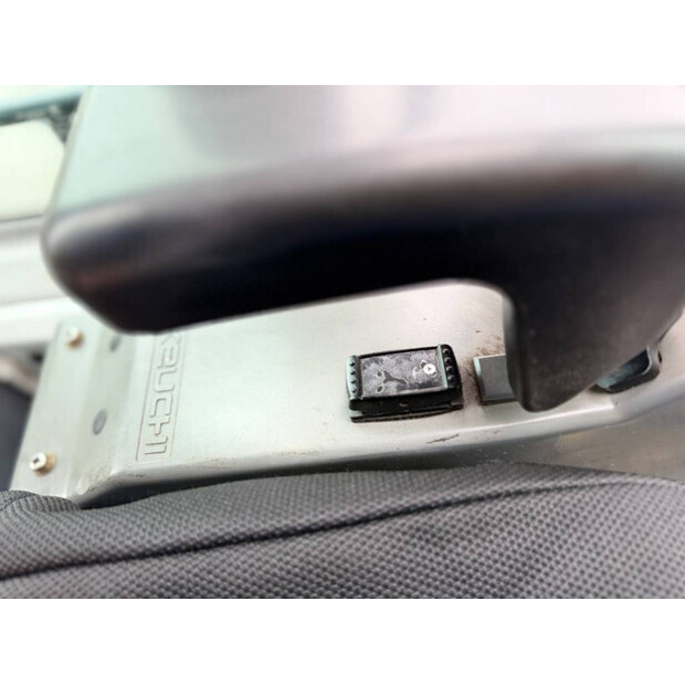2010 TAKEUCHI TB235-48285701