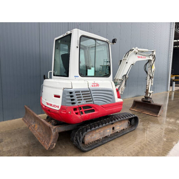 2010 TAKEUCHI TB235-48285717
