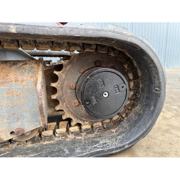 2010 TAKEUCHI TB235-48285718