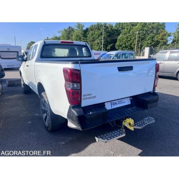 Isuzu D-MAX-48298113