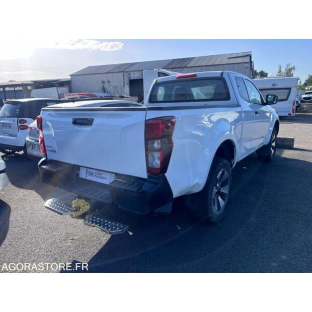 Isuzu D-MAX-48298114