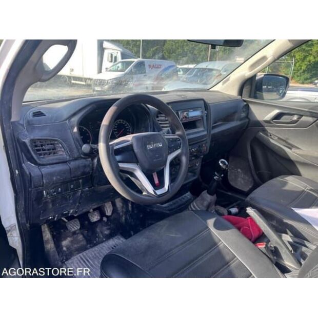 Isuzu D-MAX-48298116