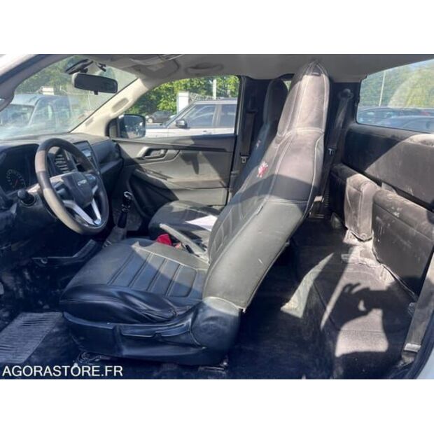 Isuzu D-MAX-48298117