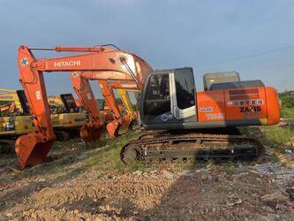 صورة ل حفارات مجنزرة 2025 هيتاشى EX240