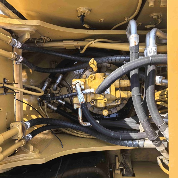 2025 Caterpillar 323D2L-48317031