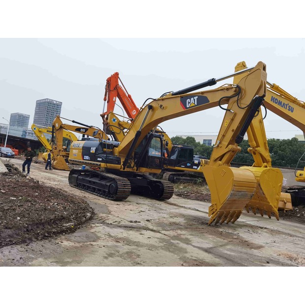 2025 Caterpillar 329D2L-48319719