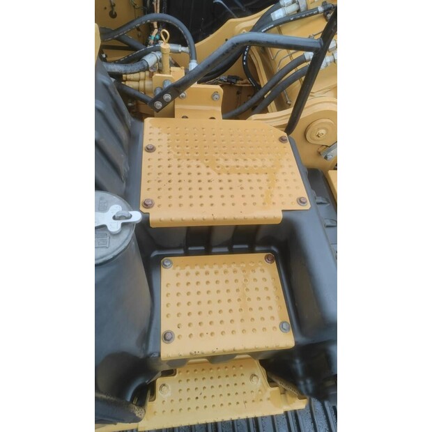 2020 كاتربيلر 323GC-48319892
