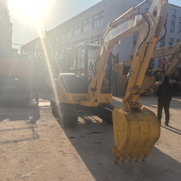 2025 Komatsu PC55MR-48335146