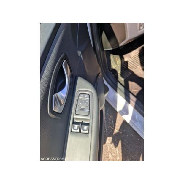 2017 Renault Clio-48337139