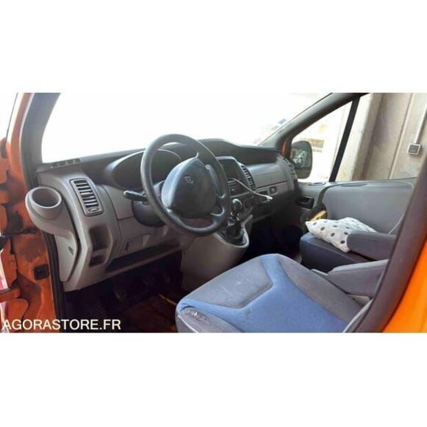 2014 Renault Traffic-48337652