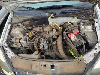 2004-renault-clio-1470245-48340122