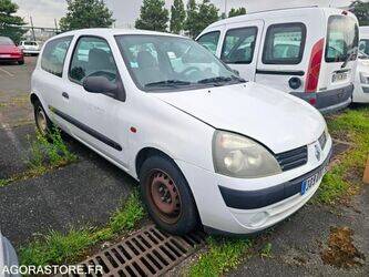 2004-renault-clio-1470245-48340126