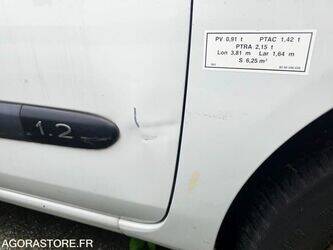 2004-renault-clio-1470245-48340131