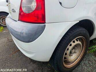 2004-renault-clio-1470245-48340135