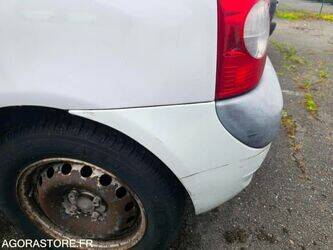 2004-renault-clio-1470245-48340141