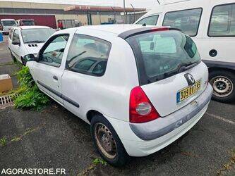 2004-renault-clio-1470245-48340146