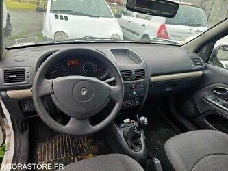 2004-renault-clio-1470245-48340147