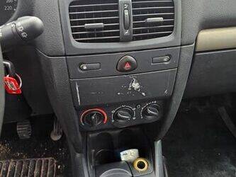 2004-renault-clio-1470245-48340148