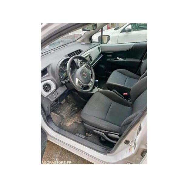 تويوتا Yaris-48340992