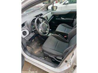 toyota-yaris-1470263-48340992