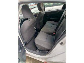 toyota-yaris-1470263-48340993