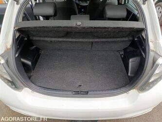 toyota-yaris-1470263-48341000