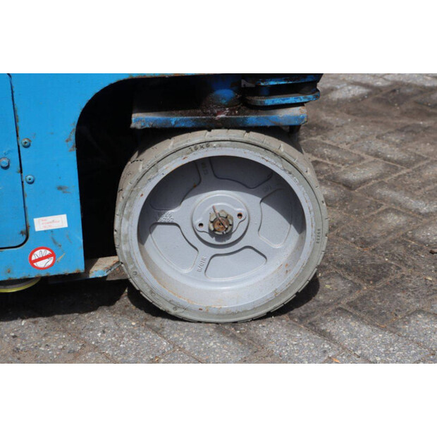 2007 Genie GS-3232-48348296