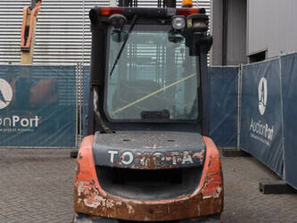 2014-toyota-02-8fdjf35-1470413-48349763
