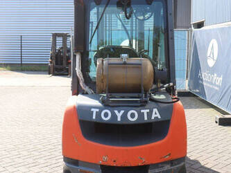 2012-toyota-028fgf25-48350507