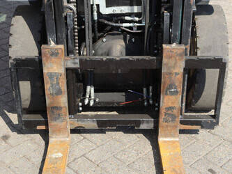 2012-toyota-028fgf25-48350514