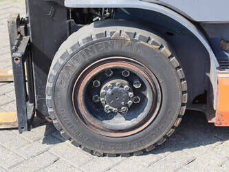 2012-toyota-028fgf25-48350516