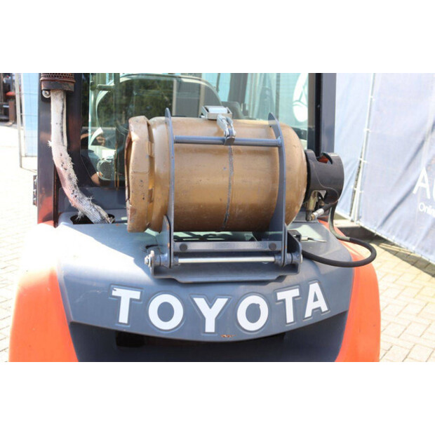 2012 Toyota 028FGF25-48350519