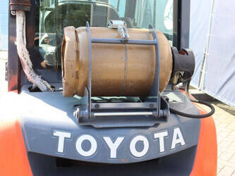 2012-toyota-028fgf25-48350519