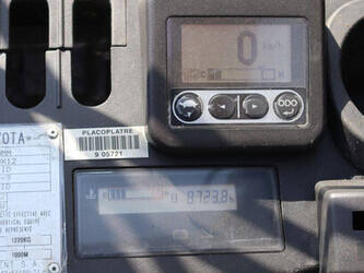 2012-toyota-028fgf25-48350528