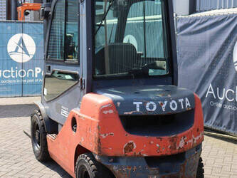 2010-toyota-02-8fdf25-1470441-48350709