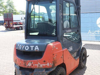 2010-toyota-02-8fdf25-1470441-48350711