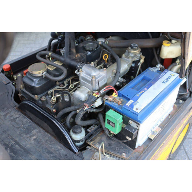 2005 NISSAN FD01A18Q-48351192