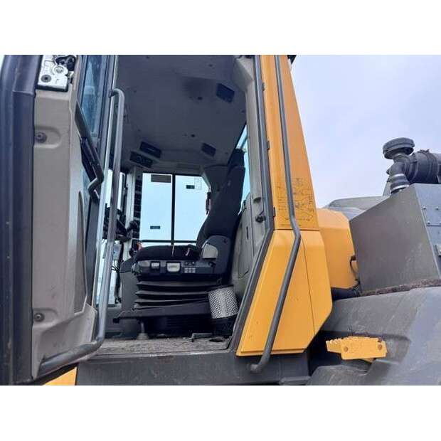 فولفو L90H-48361223