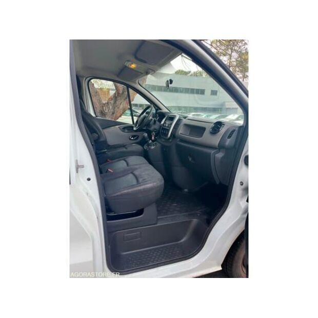 Renault Trafic-48366914
